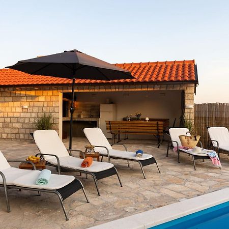 Villa Source With Private Pool Pridvorje Екстер'єр фото