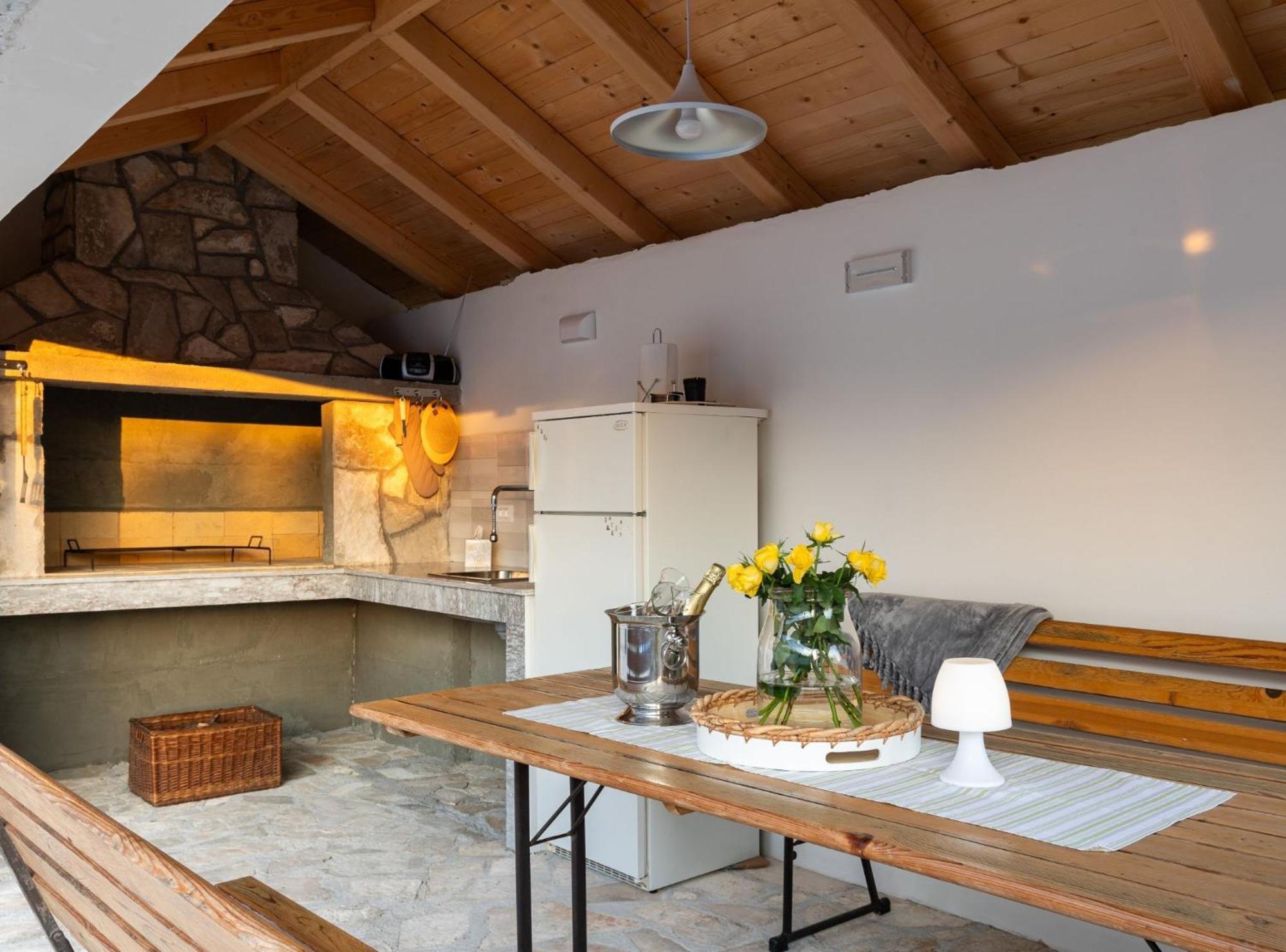 Villa Source With Private Pool Pridvorje Екстер'єр фото