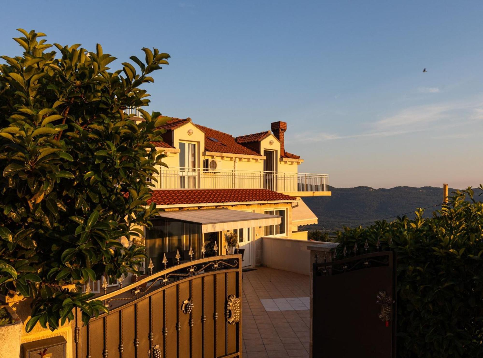 Villa Source With Private Pool Pridvorje Екстер'єр фото